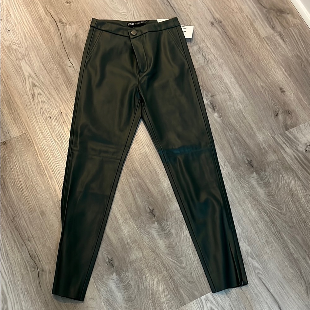Zara Black and Green Skinny Pants with Modern Design